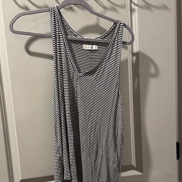 Abercrombie & Fitch Black and White Striped Tee - Picture 1 of 2